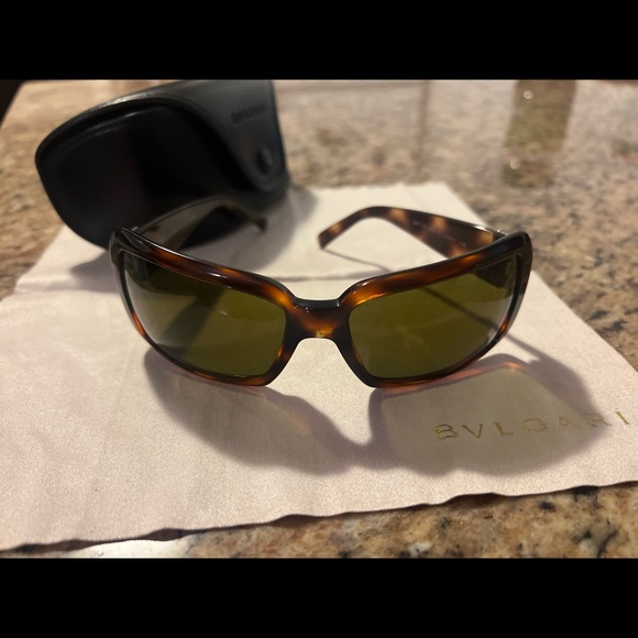 BVLGARI limited edition sunglasses in mint mint condition - Picture 3 of 7